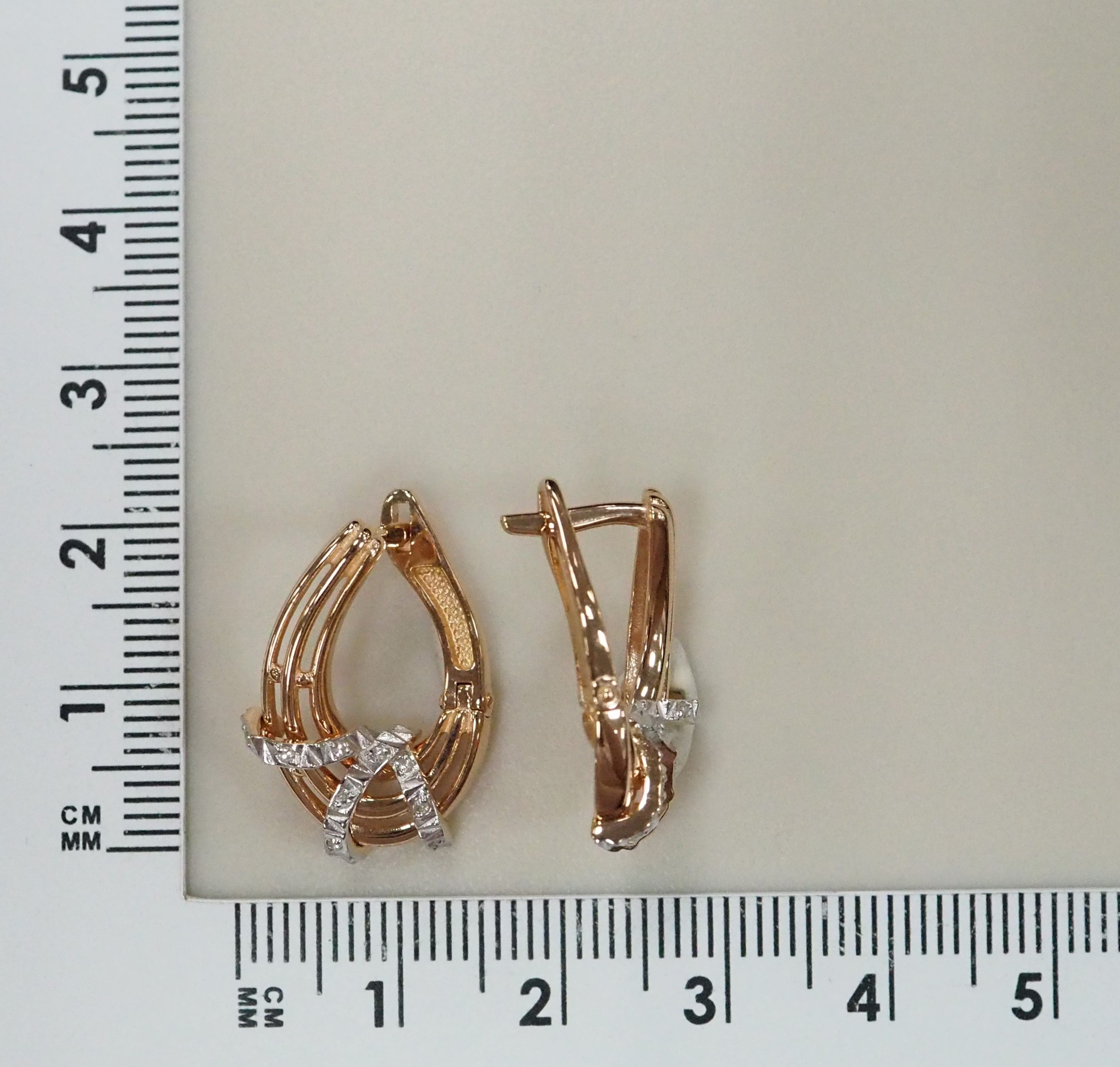 Серебряные серьги с бриллиантами